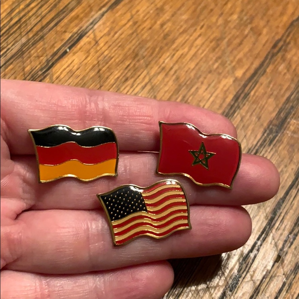12 Flag hat pins - Picture 5 of 6